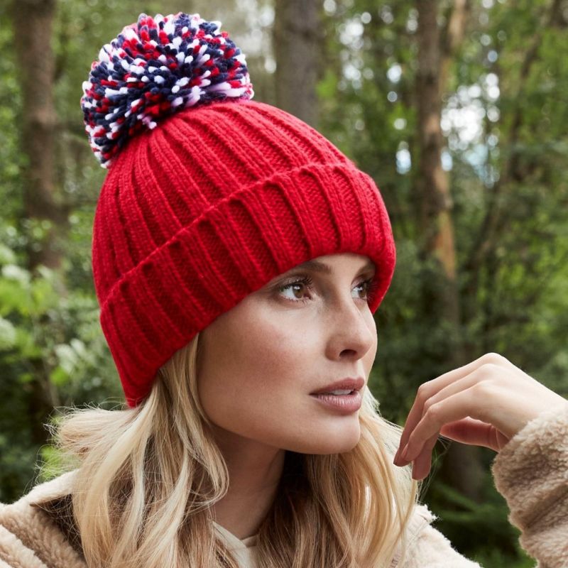 Bonnet chaud en maille côtelée épaisse avec grand pompon