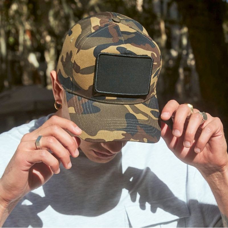 Casquette 5 panneaux coton sergé, patch amovible, visière préformée