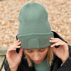 Bonnet recyclé à large revers, patch carré ton sur ton, doublé et confortable