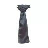 Foulard en polyester tissé avec une finition satinée lisse et brillante, format 120 x 25 cm