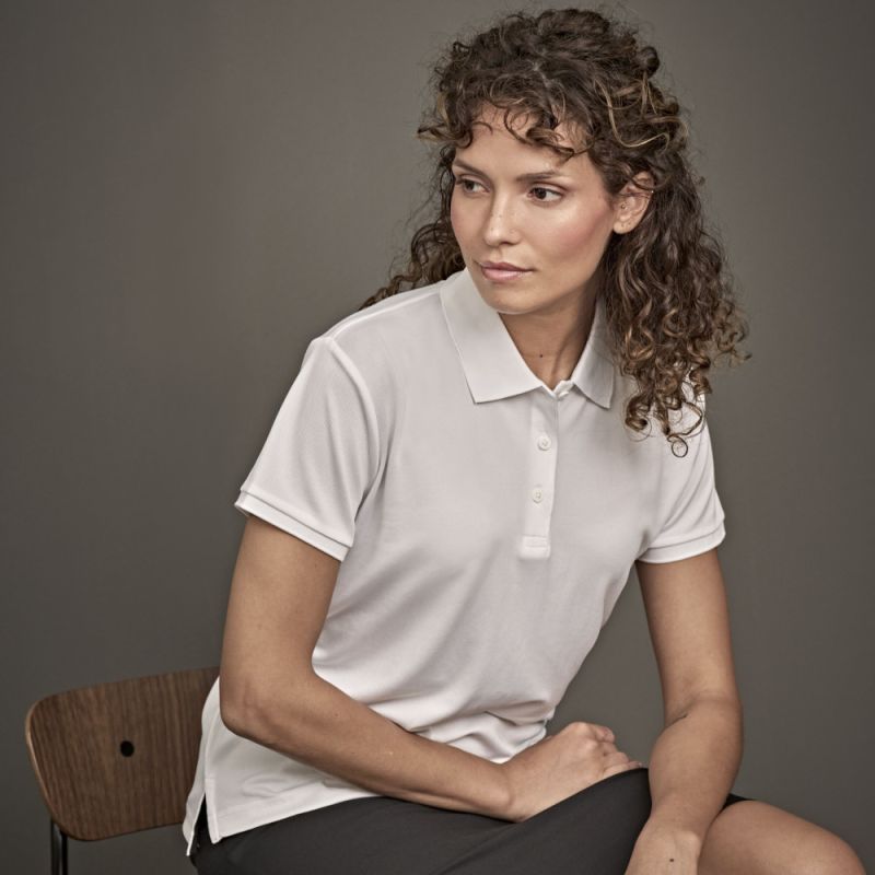 Polo femme coupe ajustée en polyester recyclé et élasthanne, col plat, 187 g/m²