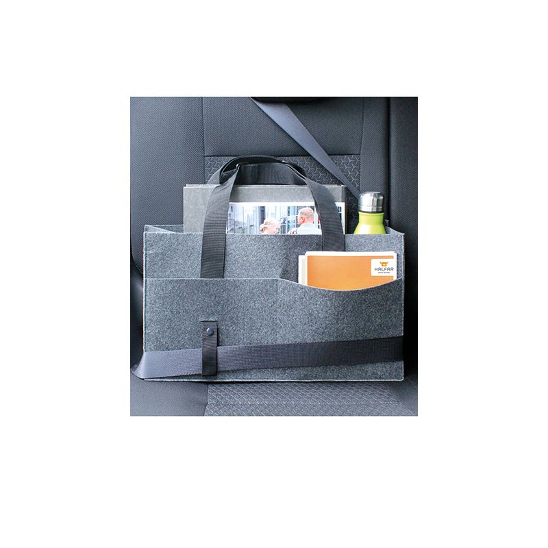 Organisateur équipé de manière extensive avec un grand compartiment principal