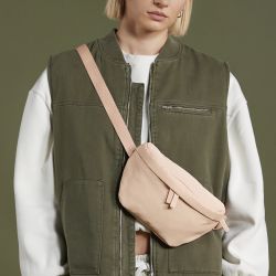 Sac banane réglable en polyester recyclé déperlant, poche arrière zippée
