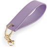 Porte-clés avec dragonne en simili cuir saffiano au grain fin et métallique brillant