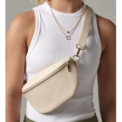 Sac banane zippé, bandoulière amovible et réglable, en cuir saffiano au grain fin