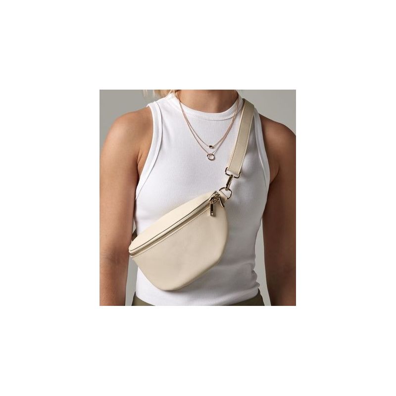 Sac banane zippé, bandoulière amovible et réglable, en cuir saffiano au grain fin