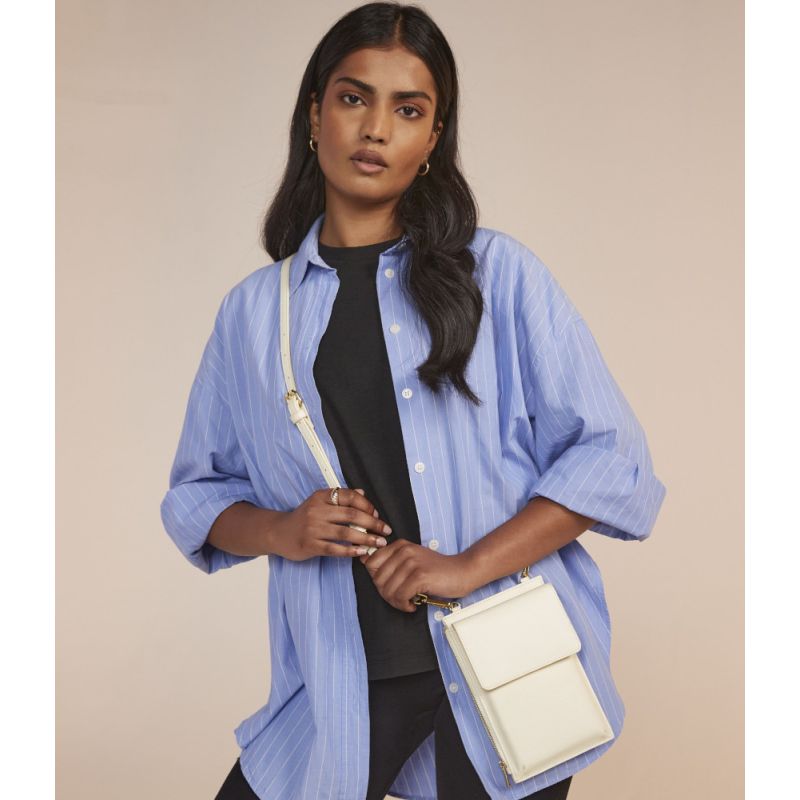 Pochette pour portable rabat avant en cuir saffiano, poche zippée pour objets de valeur