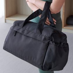 Sac de voyage en polyester recyclé avec poches et ouverture zippée