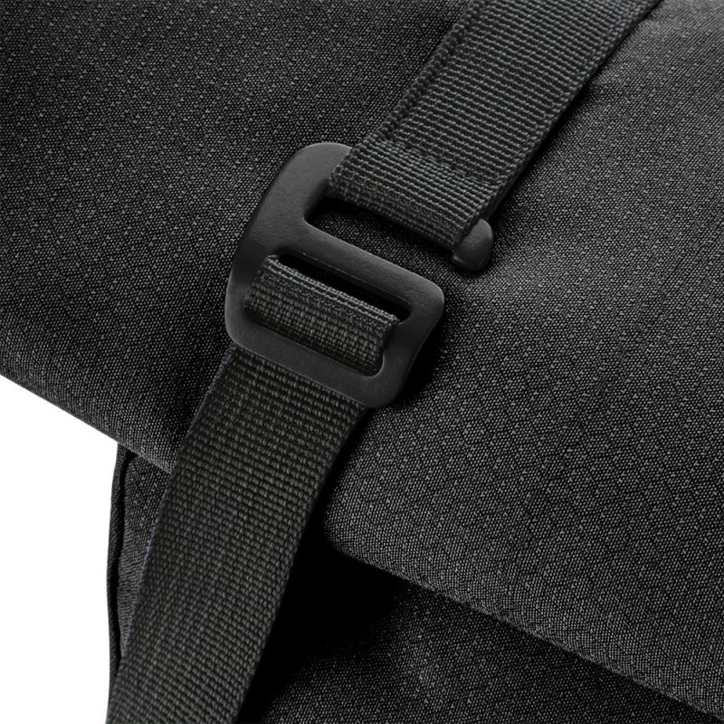 Sac à dos en polyester déperlant 300D fermeture à enroulement, bandes réfléchissantes