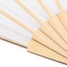 Éventail avec armature en bois et tissu blanc recyclés