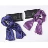 Foulard en polyester tissé avec une finition satinée lisse et brillante, format 120 x 25 cm
