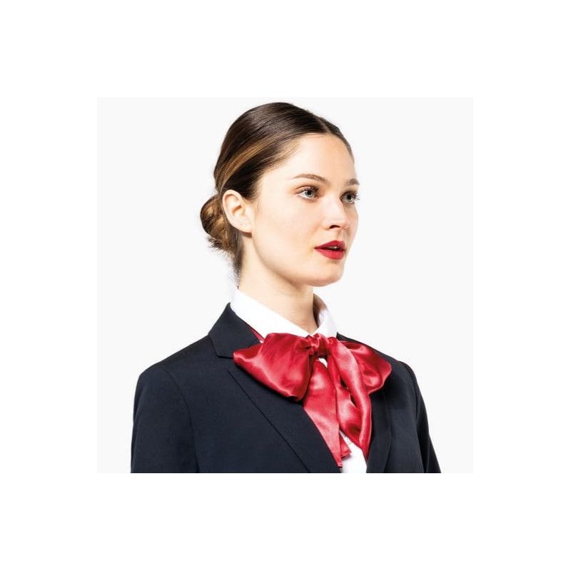 Foulard satiné chic et tendance, format 140 x 25 cm