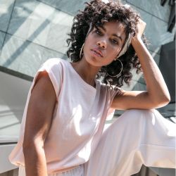 Tee-shirt femme coton léger coupe longue, manches courtes, 140 g/m²
