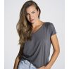 Tee-shirt femme style urbain col V, manches roulées, 120 g/m²
