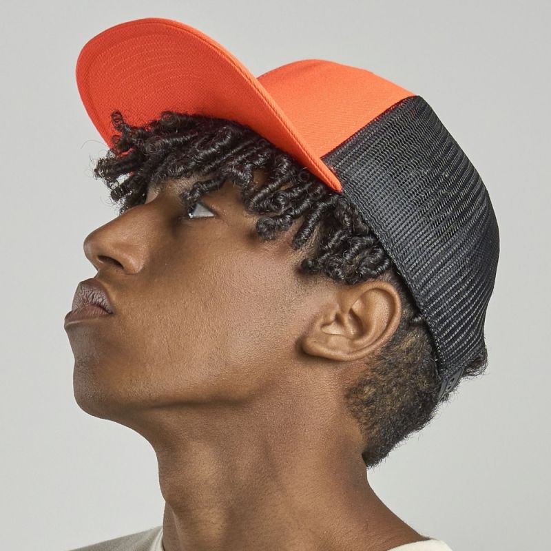 Casquette 6 panneaux visière plate style trucker en polyester recyclé, 300 g/m²