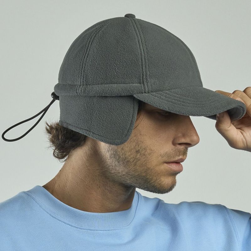 Casquette d'hiver 6 panneaux en polyester recyclé avec oreillettes, 230 g/m²