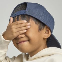 Casquette enfant 6 panneaux snapback visière plate en polyester recyclé, 300 g/m²