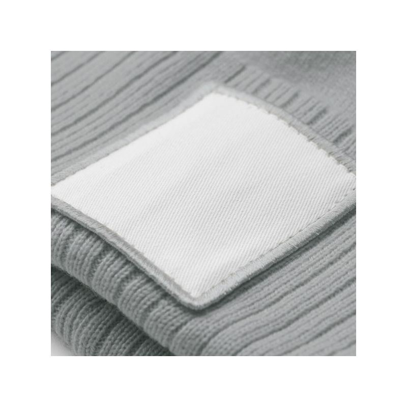 Bonnet en polyester recyclé avec patch décoratif et doublure micropolaire