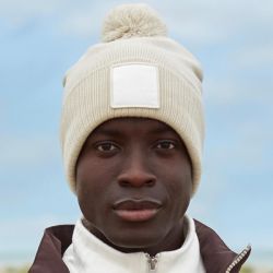 Bonnet en polyester recyclé avec patch décoratif et doublure micropolaire