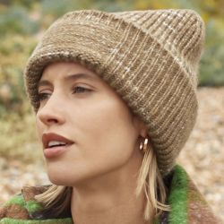 Bonnet doublé tricoté en mélange de fibres épais avec zone de marquage, large rabat