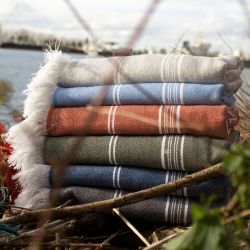 Fouta rayé en coton et polyester recyclé avec franges, séchage rapide, 275 g/m²