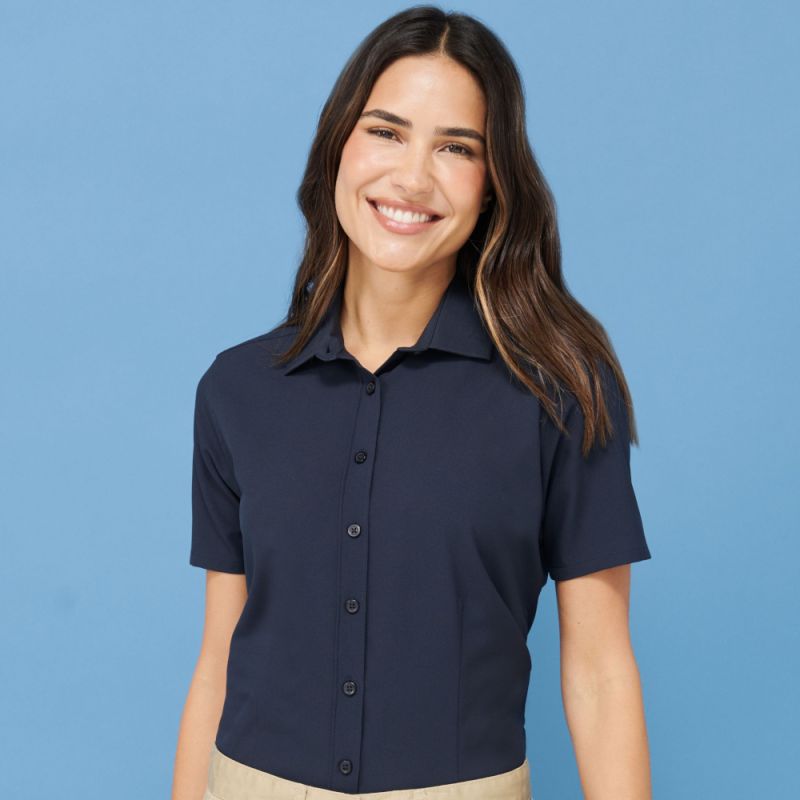 Chemisette femme respirante manches courtes en polyester léger, boutons nacrés, 115 g/m²