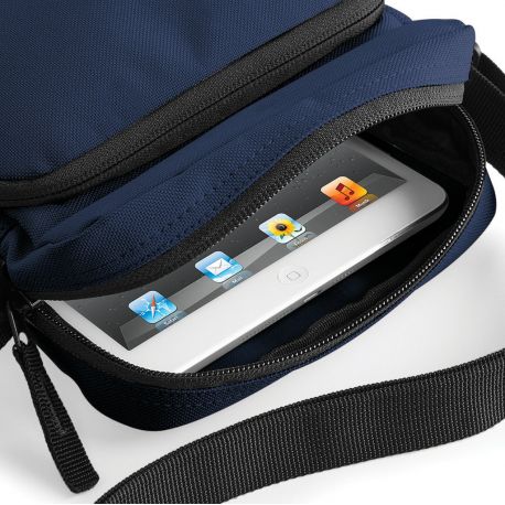 Petit sac à bandoulière adapté aux tablettes