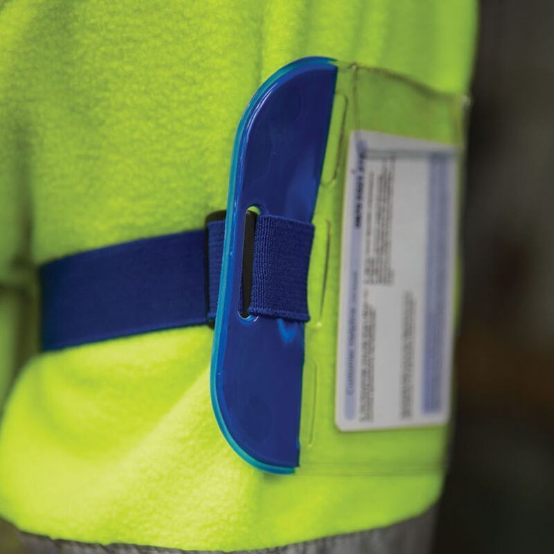 Brassard PVC avec ouverture pour étiquette, cordon de serrage