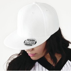 Casquette style rappeur à visière plate