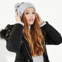 Bonnet acrylique, motif jacquard avec pompon