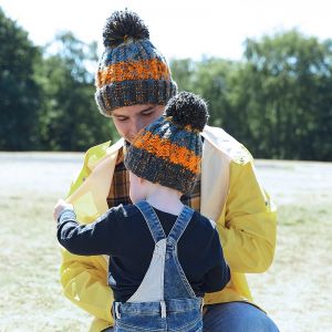 Bonnet pour bébé et enfant tricoté à pompon multicouleurs