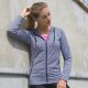 Veste sweat zippé femme à capuche léger et extensible pour faire du sport