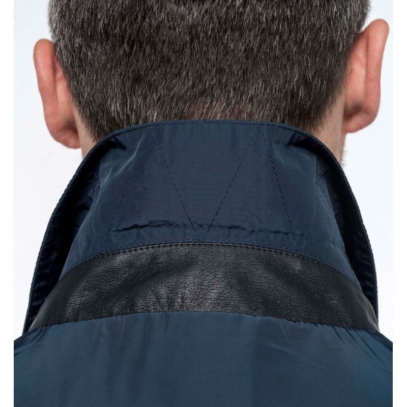 Trench léger homme à la coupe fluide, aspect lisse & brillant, 160 g/m²