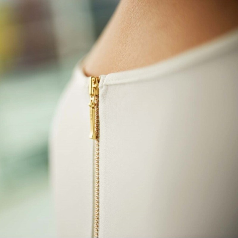 Blouse manches longues en crêpe de Chine avec zip doré dans le dos