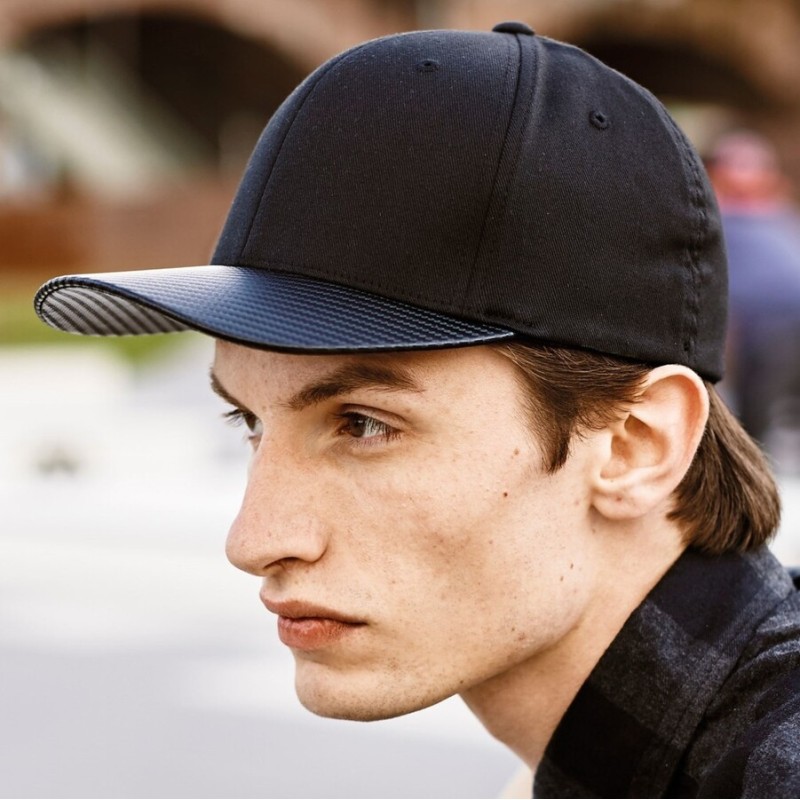 Casquette snapback 6 panneaux, visière imitation carbone