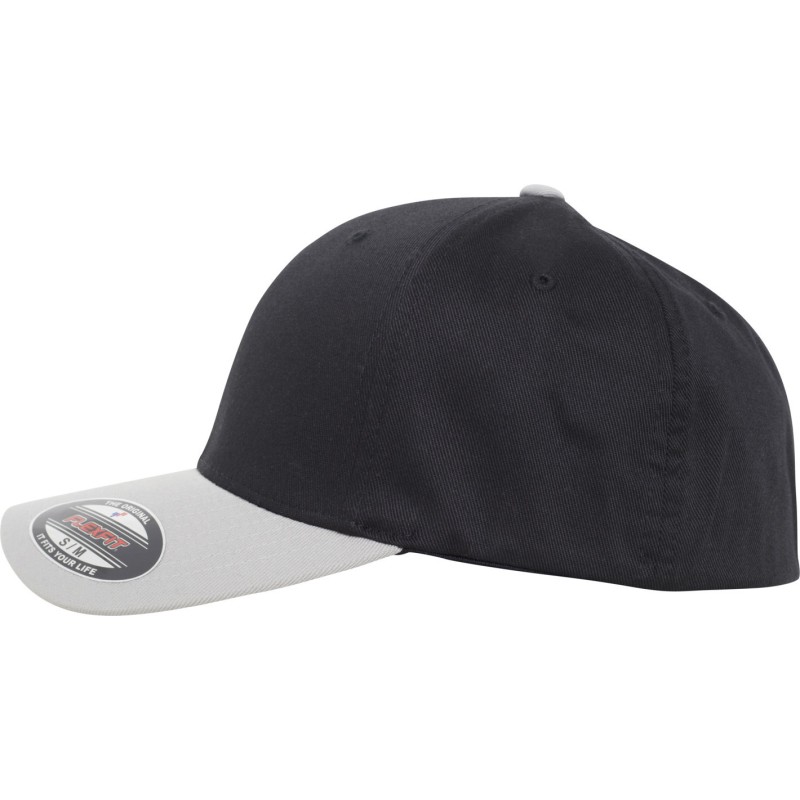 Casquette 6 panneaux noire, avec visière contrastée et sous-visière argentée